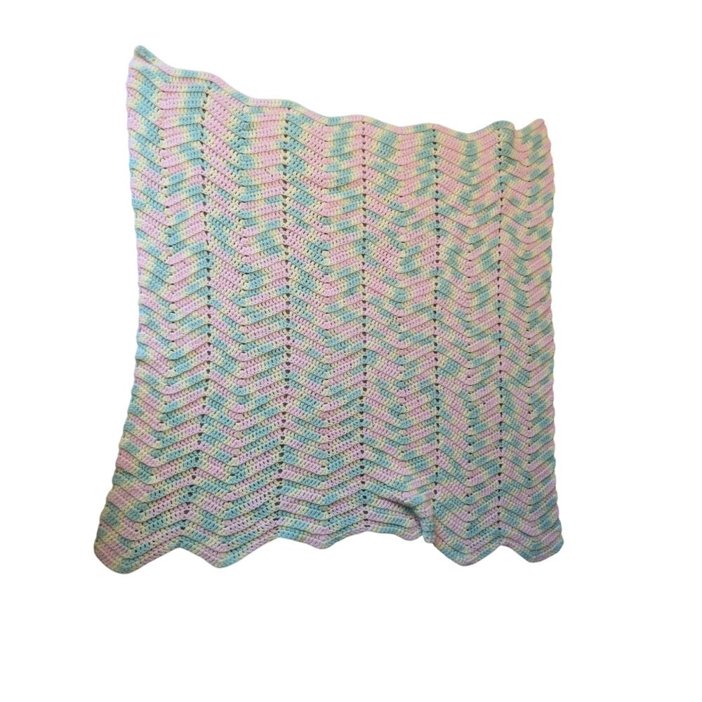 Vintage Crochet Pastel Baby Blanket Chevron Ripple Variegated Knit Throw 39x41"